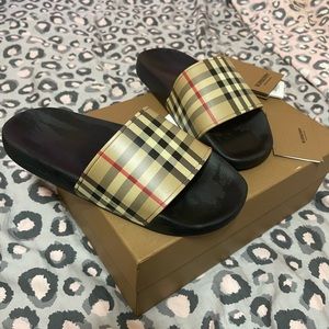 AUTHENTIC Women’s Burberry Slides